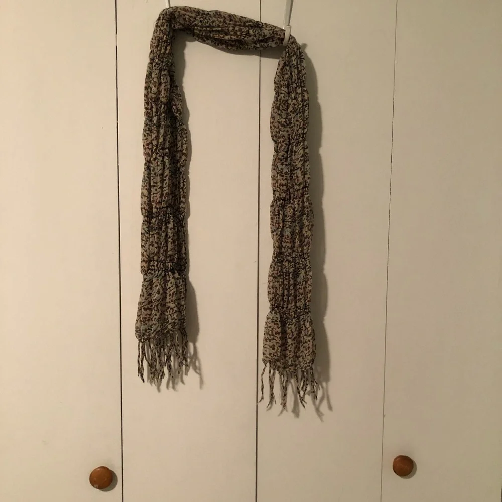 💚 5 for $15! 💚 Small Print Floral Wrap/Scarf